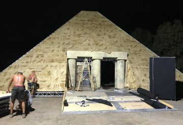 מתקן פירמידה לאירוע נושא